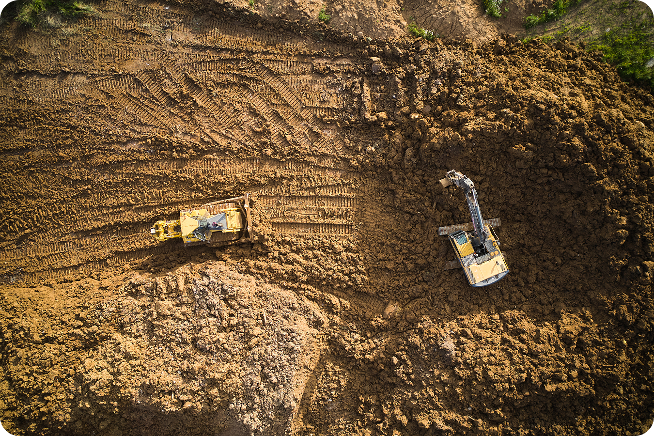 Construction-two-machines-on-dirt-project